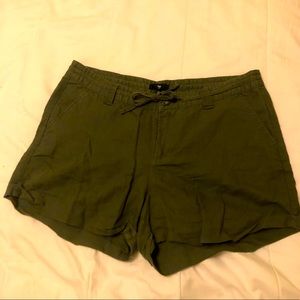 Gap Green Short